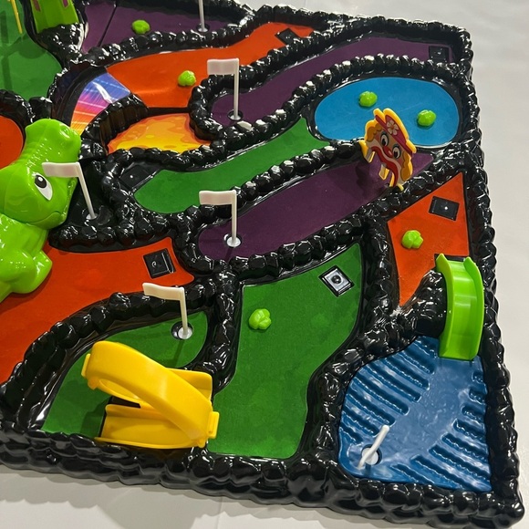 Arcade Mini Golf Interactive Tabletop Mini Golf Game 9 Holes & Moving Obstacles - Picture 8 of 16